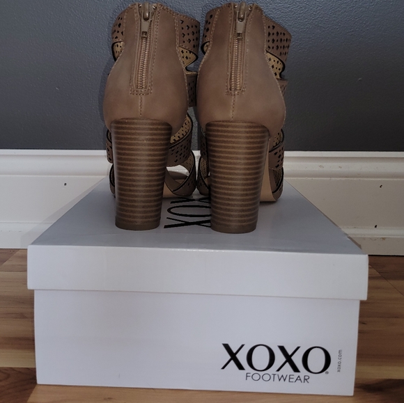 XOXO Womens Tan Cutout Heels in size 7 - Picture 2 of 7